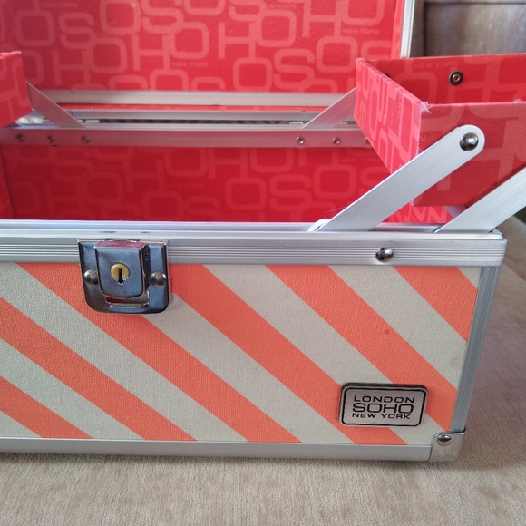 Makeup case - Picture 4 of 9